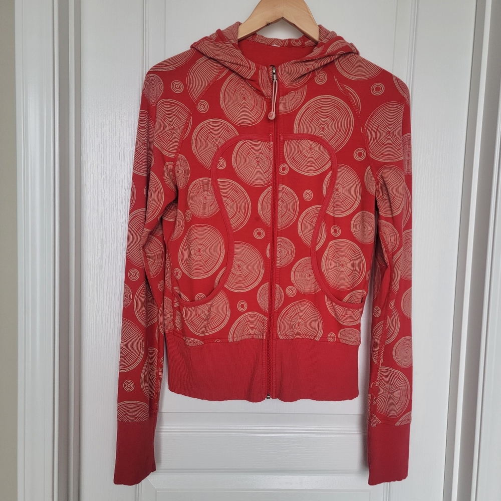 Lululemon hoodie with a nice pattern size 6